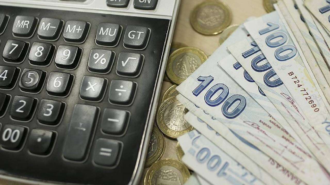 Emekli ve memura 2027 Ocak’ta ne kadar zam gelecek? Özgür Erdursun ilk rakamları açıkladı! 1